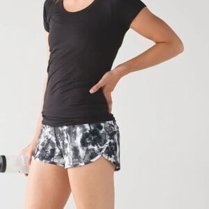 Lululemon Athletica Women's Speed Short Obscured Black Dusty Mauve Size 6